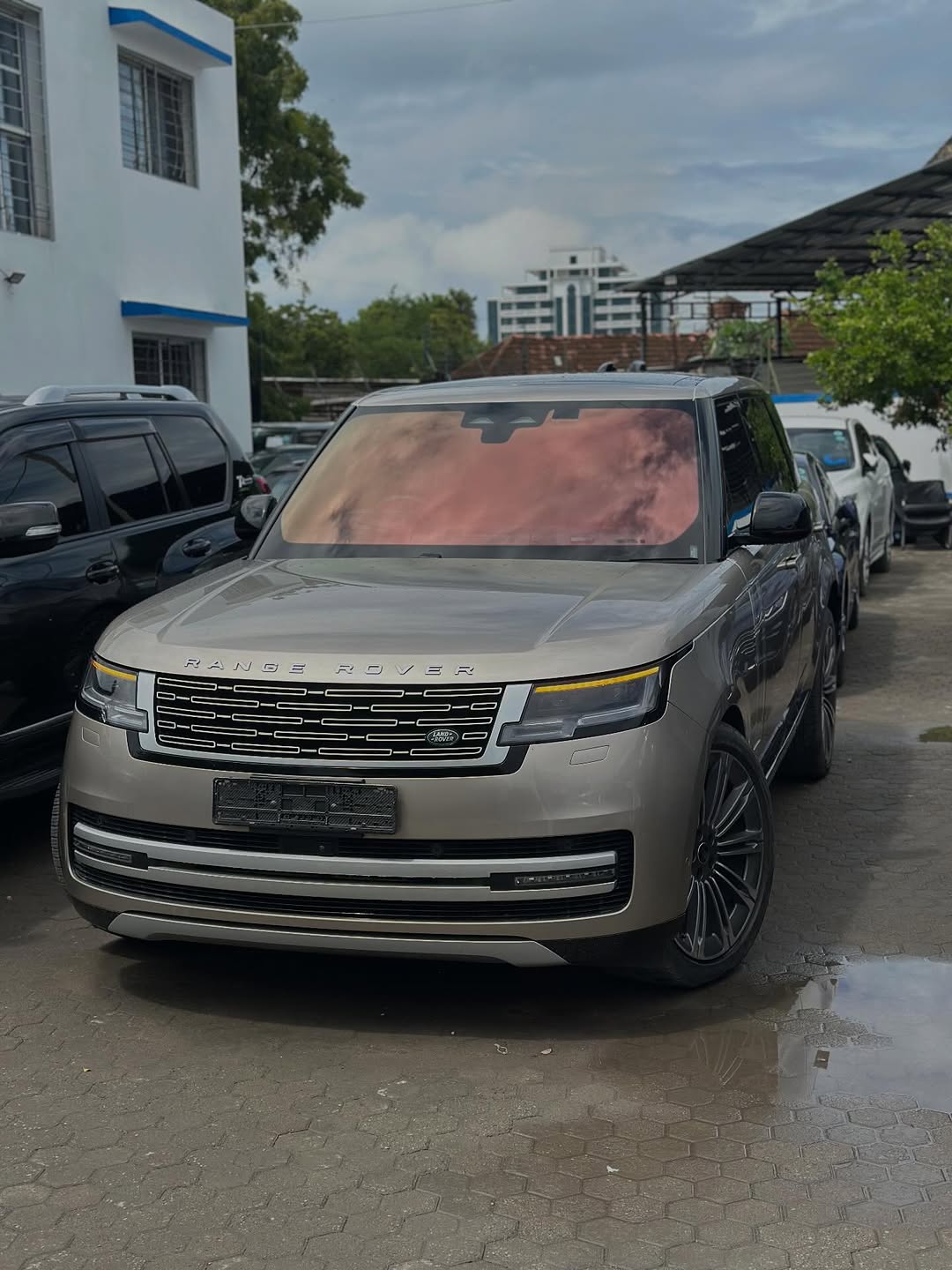 
								Range Rover Autobiography D300 full									