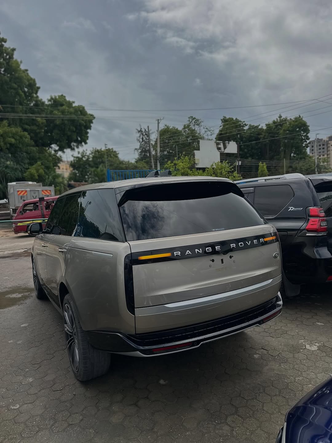 
								Range Rover Autobiography D300 full									