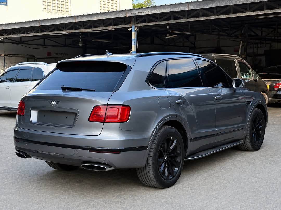 
								BENTLEY BENTAYGA W12 full									