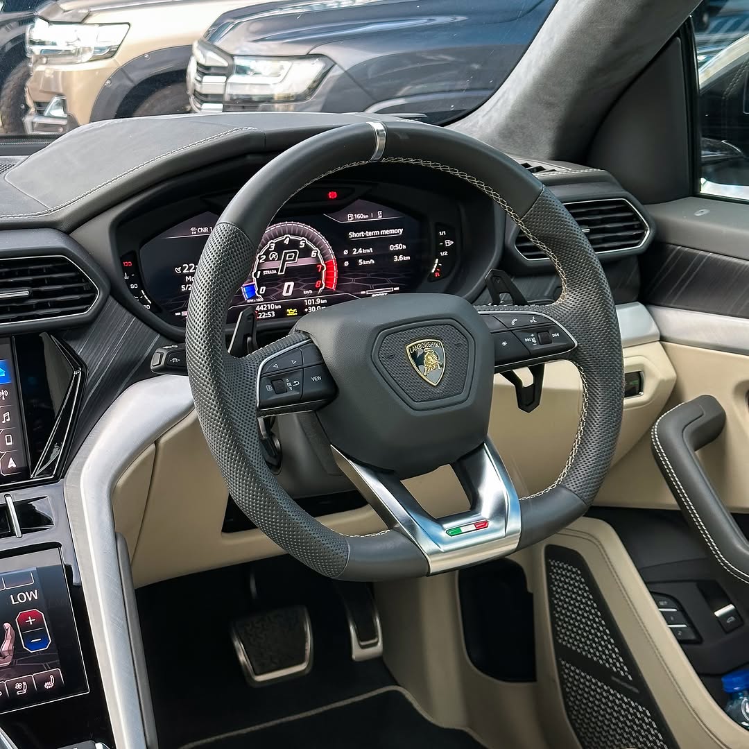 
								Lamborghini Urus VIP Edition full									