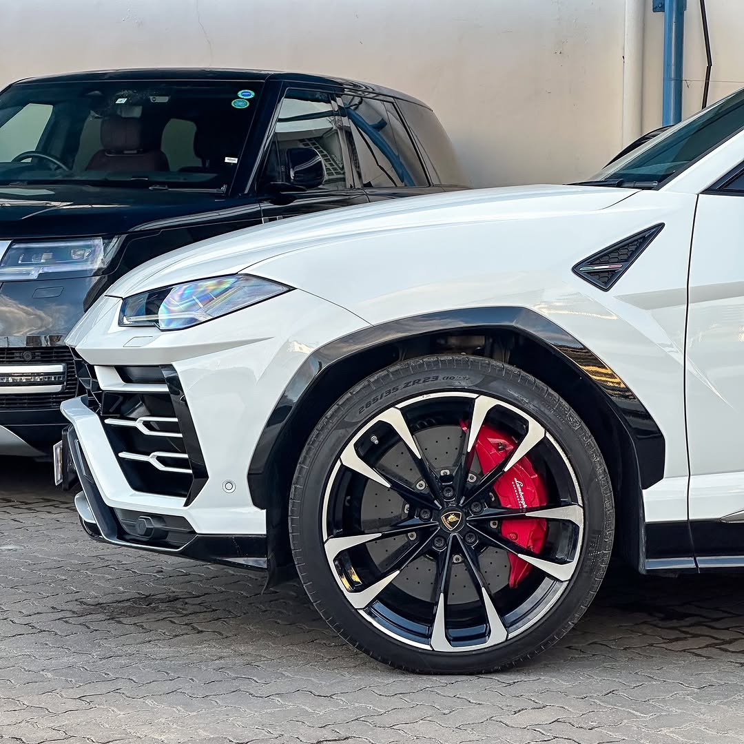 
								Lamborghini Urus VIP Edition full									