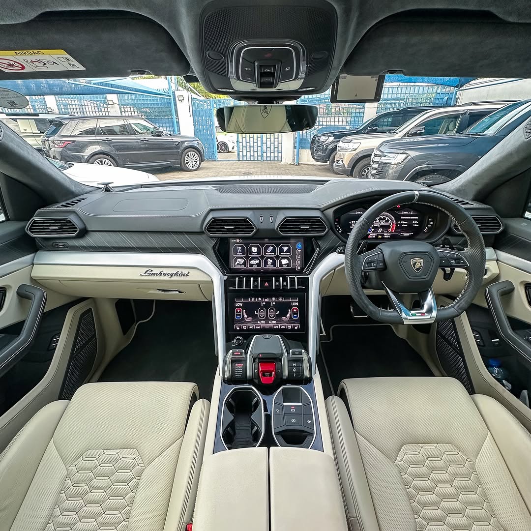 
								Lamborghini Urus VIP Edition full									