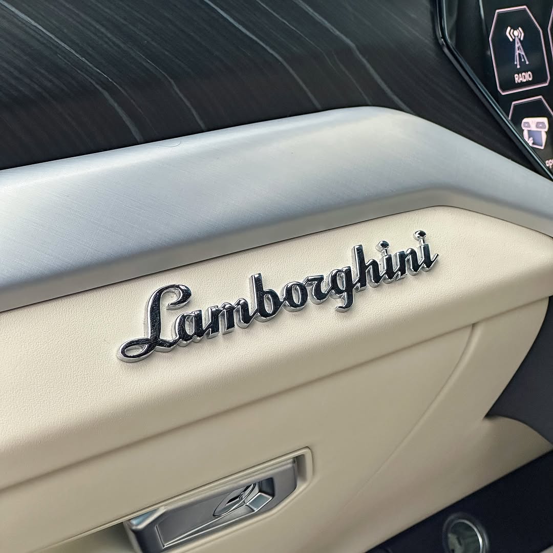 
								Lamborghini Urus VIP Edition full									