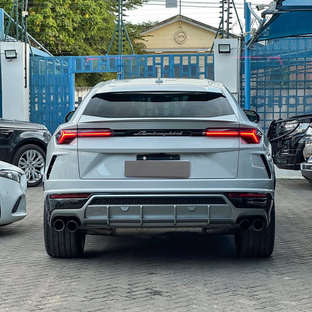 
								Lamborghini Urus VIP Edition full									