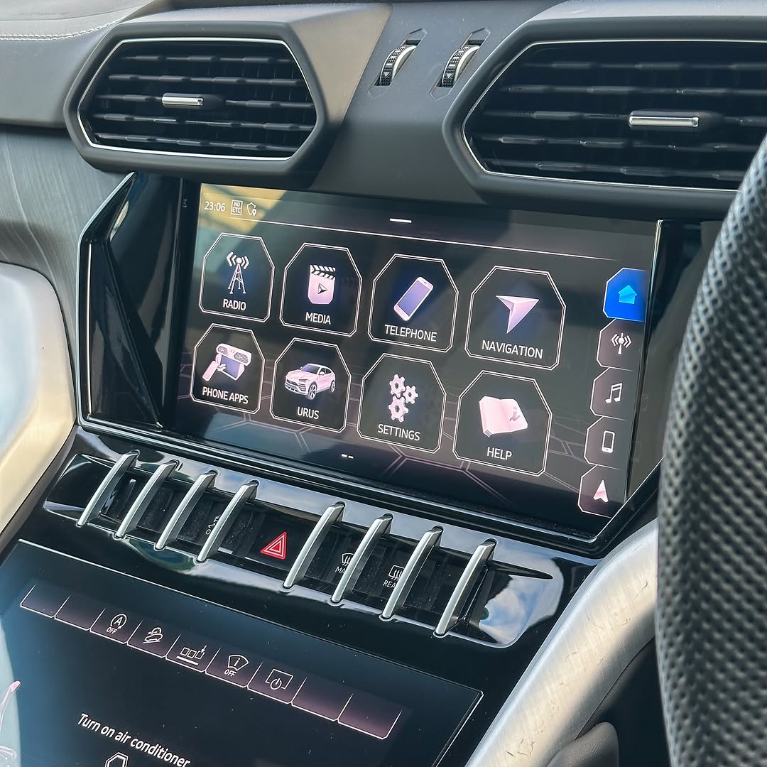 
								Lamborghini Urus VIP Edition full									