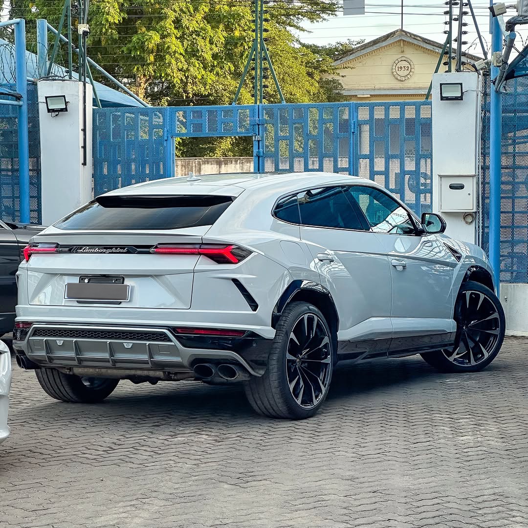 
								Lamborghini Urus VIP Edition full									