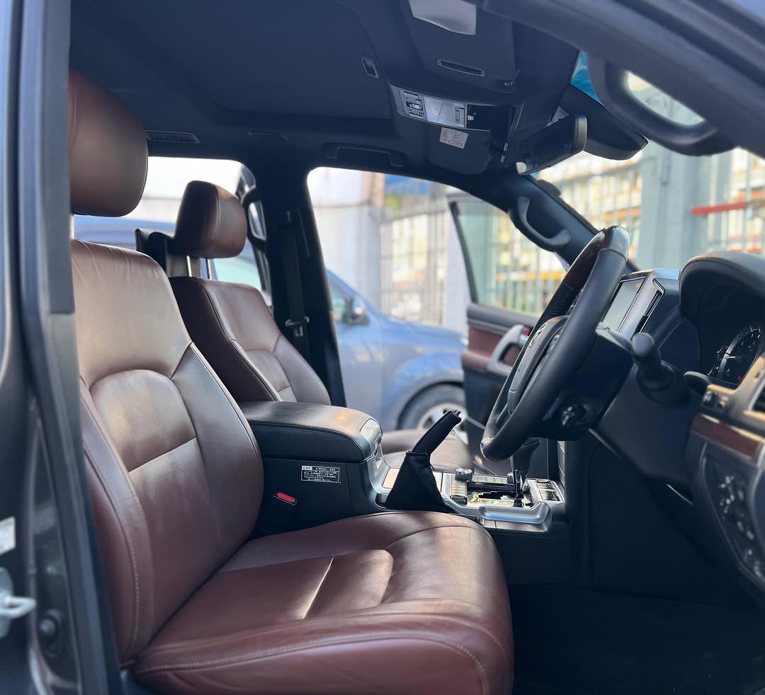 
								TOYOTA LAND CRUISER, LC200 Series ZX full									