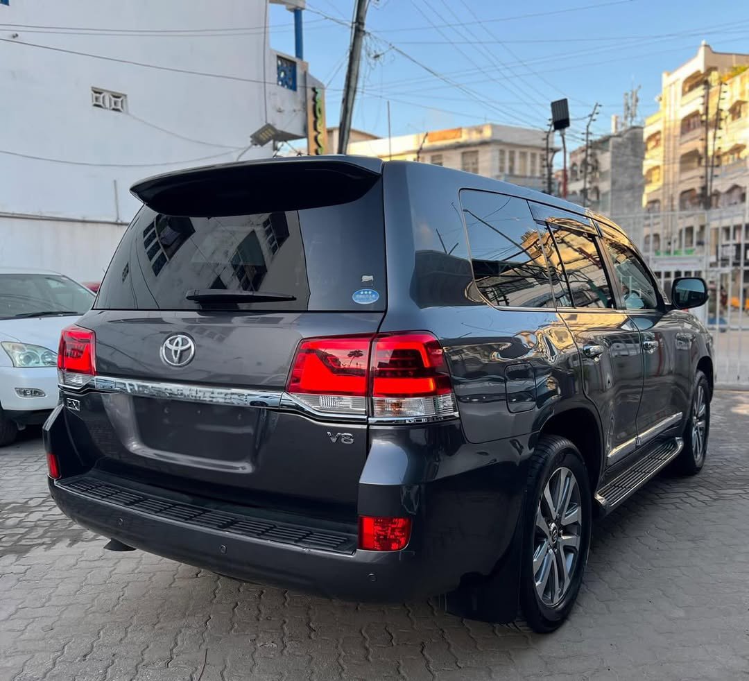 
								TOYOTA LAND CRUISER, LC200 Series ZX full									