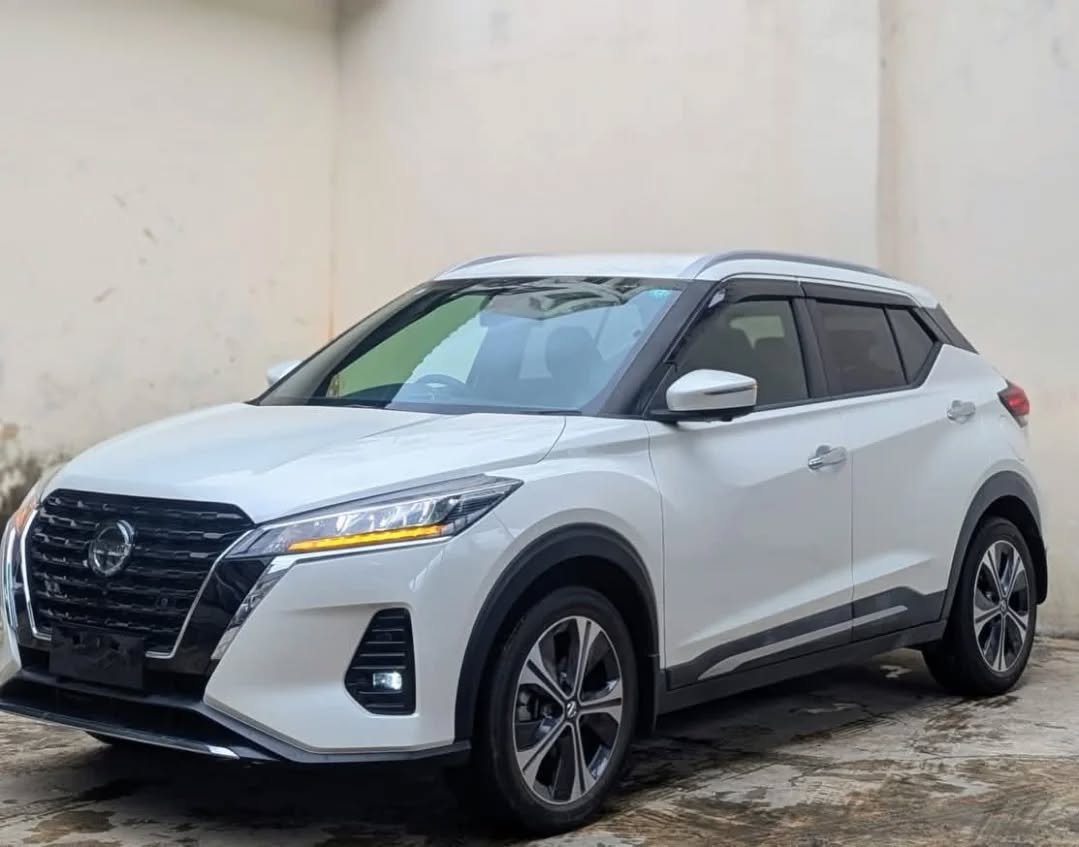 
								NISSAN KICKS full									