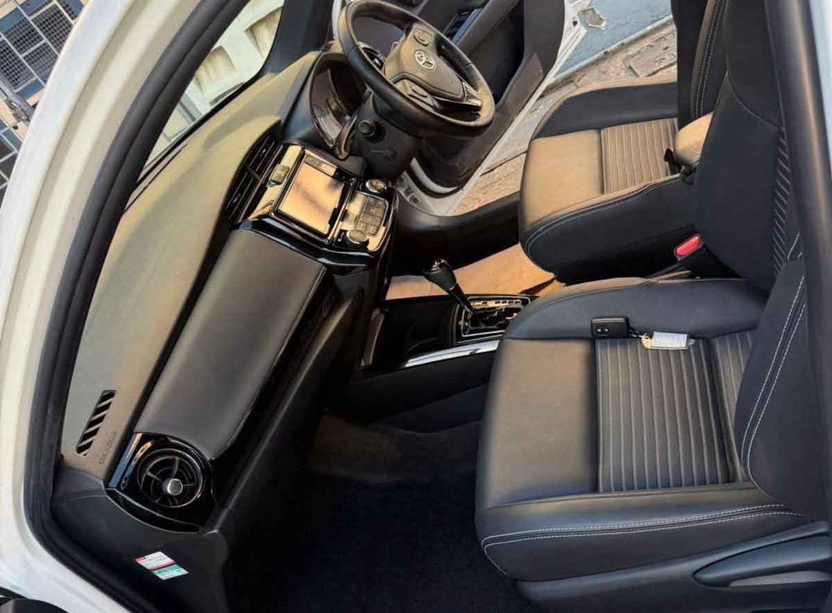 
								2019 Toyota Fielder WXB Hybrid full									